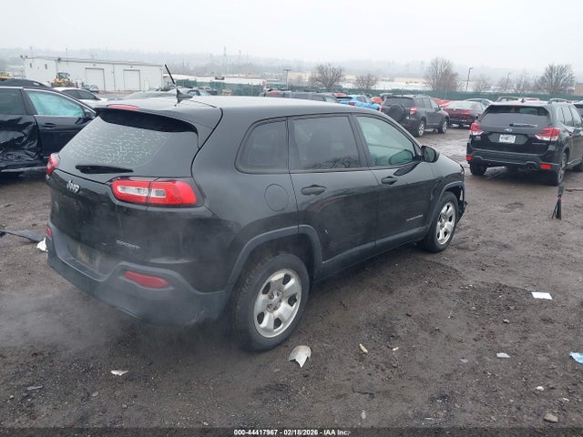 1C4PJLAB5GW114077 Jeep Cherokee Sport