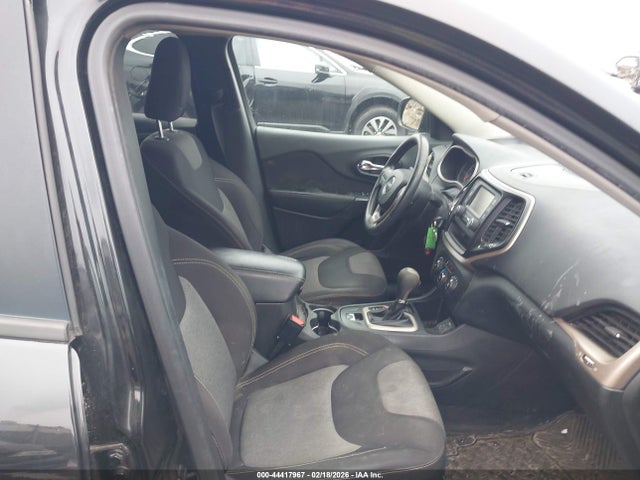 1C4PJLAB5GW114077 Jeep Cherokee Sport