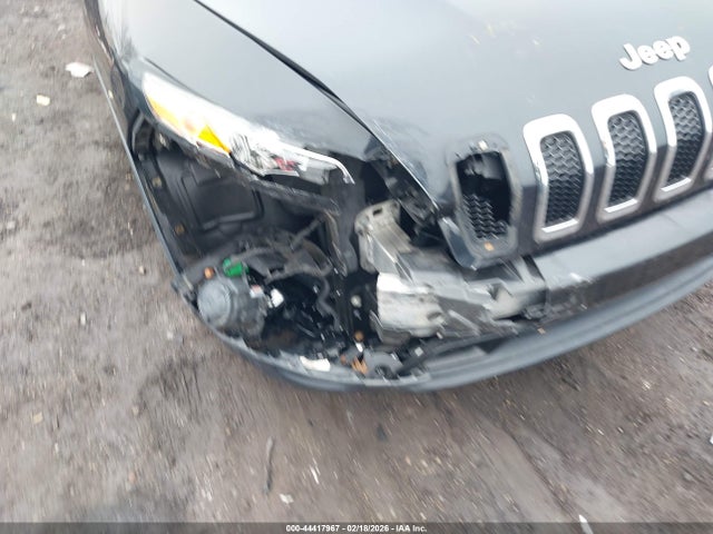 1C4PJLAB5GW114077 Jeep Cherokee Sport