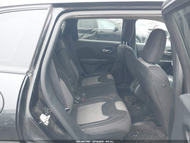 1C4PJLAB5GW114077 Jeep Cherokee Sport