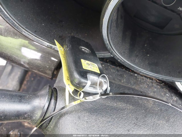 2011 Kia Sorento Ex V6 მანქანა იყიდება აუქციონზე, vin: 5XYKUDA20BG011985, აუქციონის ნომერი: 44418111