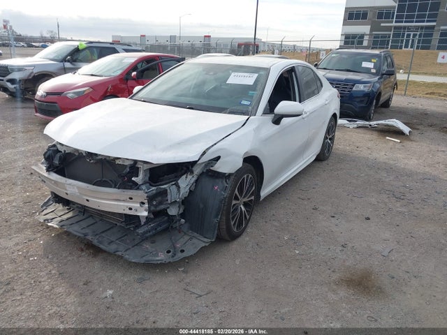 44418185 :رقم المزاد ، 4T1G11AK6LU359606 vin ، 2020 Toyota Camry Se مزاد بيع
