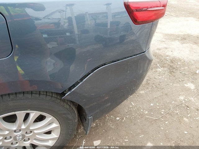Toyota Sienna Xle 8 Passenger 2017 5TDYZ3DC4HS891675 Image 18