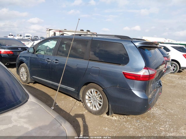 Toyota Sienna Xle 8 Passenger 2017 5TDYZ3DC4HS891675 Image 3