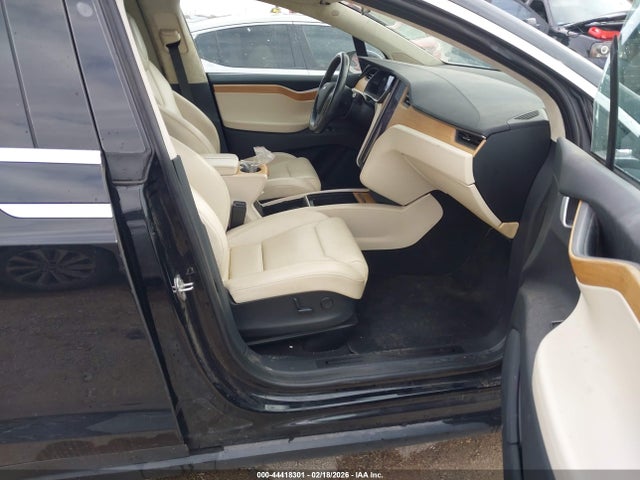 2019 TESLA MODEL X 5YJXCDE22KF180206 Photo 4