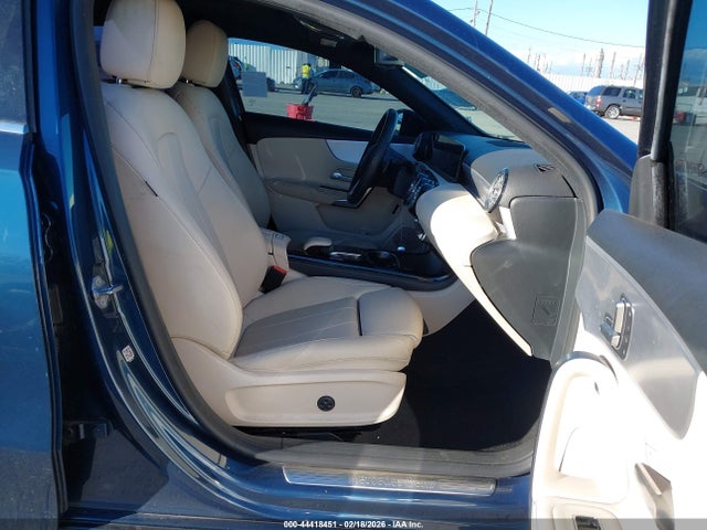 44418451 :رقم المزاد ، W1K3G4EB2MJ255040 vin ، 2021 Mercedes-benz A 220 مزاد بيع