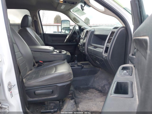 3C6UR5CL7JG342379 RAM 2500 Tradesman 4x4 6&#039;4 Box