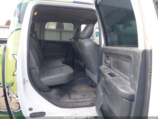 3C6UR5CL7JG342379 RAM 2500 Tradesman 4x4 6&#039;4 Box