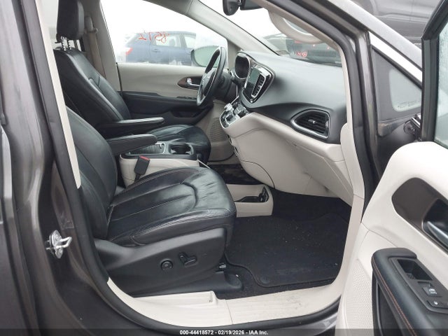 44418572 :رقم المزاد ، 2C4RC1EGXHR736052 vin ، 2017 Chrysler Pacifica Touring-l Plus مزاد بيع