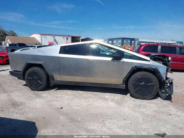 Продажа на аукционе авто 2024 Tesla Cybertruck All-wheel Drive, vin: 7G2CEHED5RA011044, номер лота: 44418607