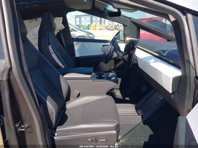 2024 TESLA CYBERTRUCK 7G2CEHED5RA011044 Photo 4