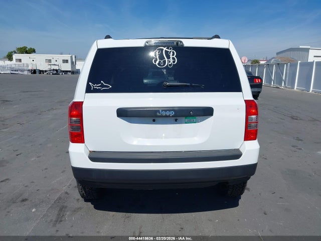 44418636 :رقم المزاد ، 1C4NJPBB6GD576303 vin ، 2016 Jeep Patriot Sport مزاد بيع