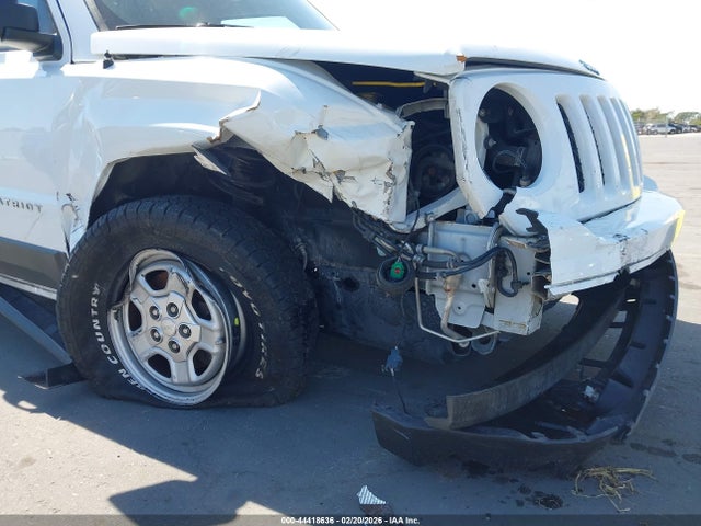 44418636 :رقم المزاد ، 1C4NJPBB6GD576303 vin ، 2016 Jeep Patriot Sport مزاد بيع