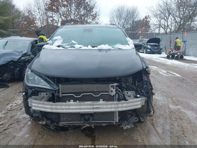 44418826 :رقم المزاد ، 2C4RC1EGXLR145728 vin ، 2020 Chrysler Pacifica Touring L Plus مزاد بيع