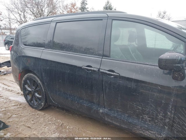 44418826 :رقم المزاد ، 2C4RC1EGXLR145728 vin ، 2020 Chrysler Pacifica Touring L Plus مزاد بيع