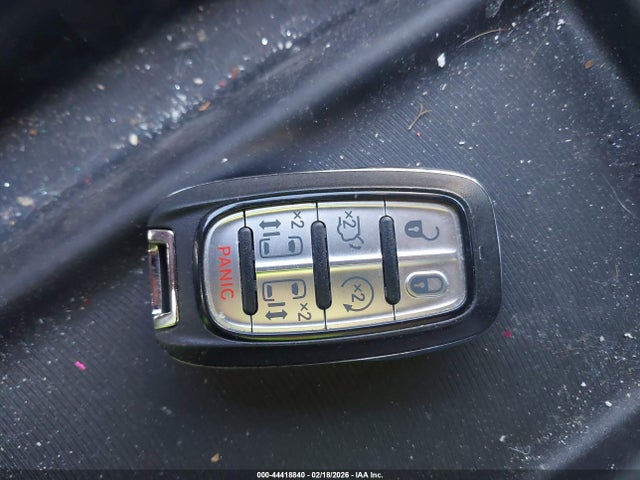 2018 Chrysler Pacifica Touring Plus მანქანა იყიდება აუქციონზე, vin: 2C4RC1FG4JR122957, აუქციონის ნომერი: 44418840