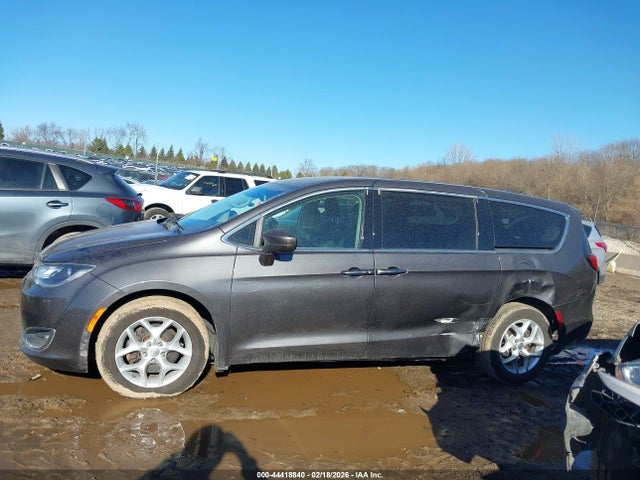 2018 Chrysler Pacifica Touring Plus მანქანა იყიდება აუქციონზე, vin: 2C4RC1FG4JR122957, აუქციონის ნომერი: 44418840