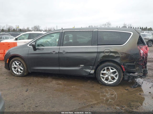 2018 Chrysler Pacifica Touring Plus მანქანა იყიდება აუქციონზე, vin: 2C4RC1FG4JR122957, აუქციონის ნომერი: 44418840