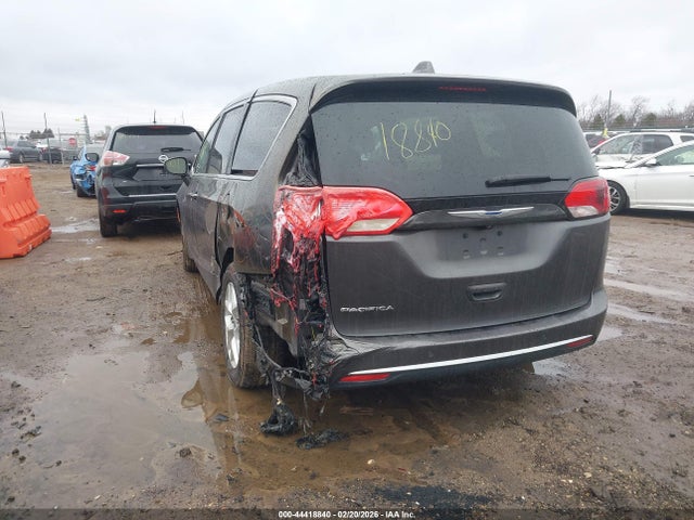 2018 Chrysler Pacifica Touring Plus მანქანა იყიდება აუქციონზე, vin: 2C4RC1FG4JR122957, აუქციონის ნომერი: 44418840