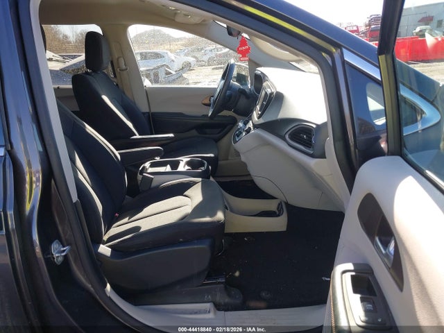 2018 Chrysler Pacifica Touring Plus მანქანა იყიდება აუქციონზე, vin: 2C4RC1FG4JR122957, აუქციონის ნომერი: 44418840