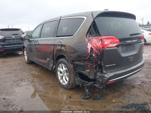 2018 Chrysler Pacifica Touring Plus მანქანა იყიდება აუქციონზე, vin: 2C4RC1FG4JR122957, აუქციონის ნომერი: 44418840