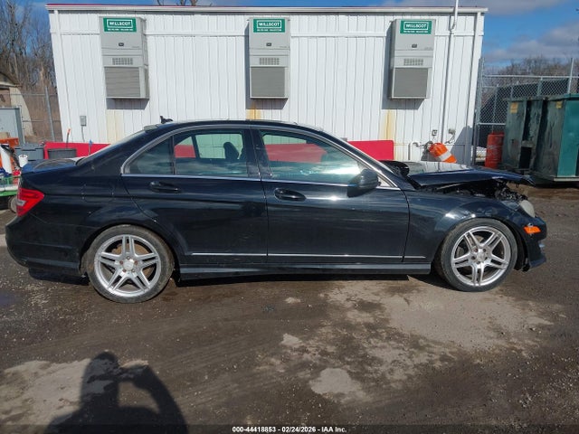 2013 Mercedes-benz C 250 Luxury/sport მანქანა იყიდება აუქციონზე, vin: WDDGF4HB1DA773561, აუქციონის ნომერი: 44418853
