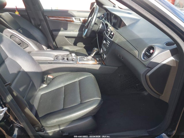 2013 Mercedes-benz C 250 Luxury/sport მანქანა იყიდება აუქციონზე, vin: WDDGF4HB1DA773561, აუქციონის ნომერი: 44418853