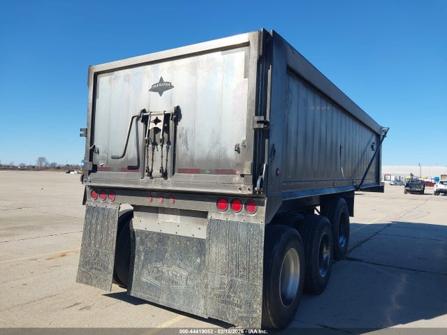 44419052 :رقم المزاد ، 5MADA273XPR082313 vin ، 2023 Mac Trailer Mfg Dump Semi Trailer مزاد بيع
