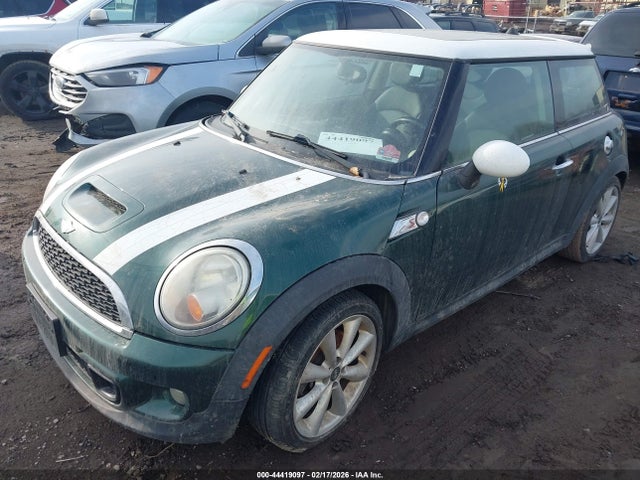 2011 MINI COOPER S WMWSV3C52BTY13549 Photo 1