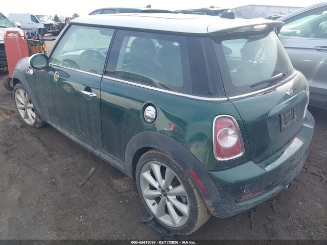 2011 MINI COOPER S WMWSV3C52BTY13549 Photo 2
