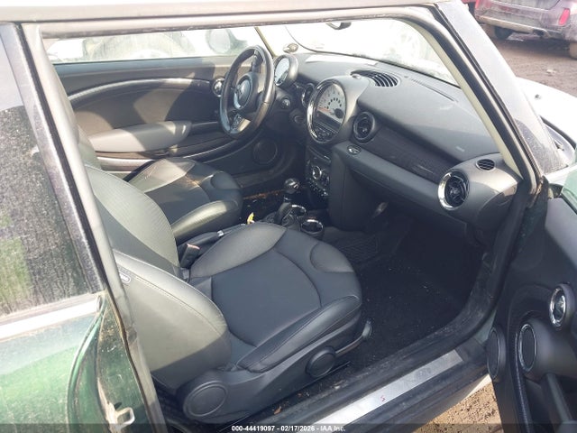2011 MINI COOPER S WMWSV3C52BTY13549 Photo 4