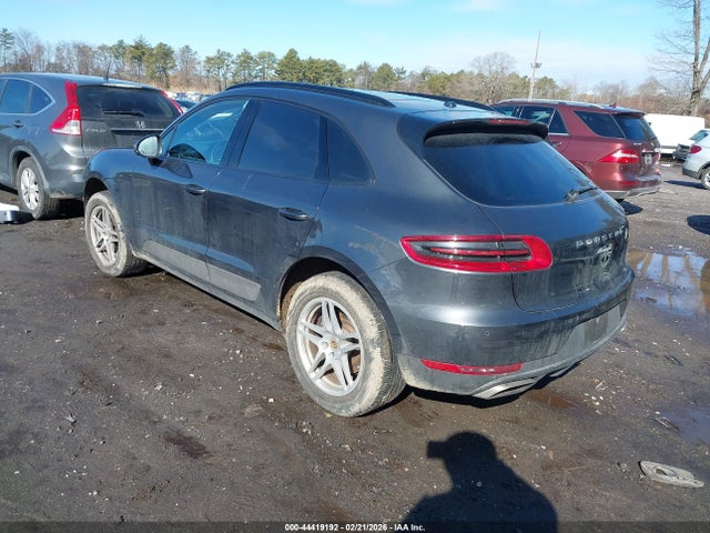 2018 PORSCHE MACAN WP1AA2A59JLB05450 Photo 2