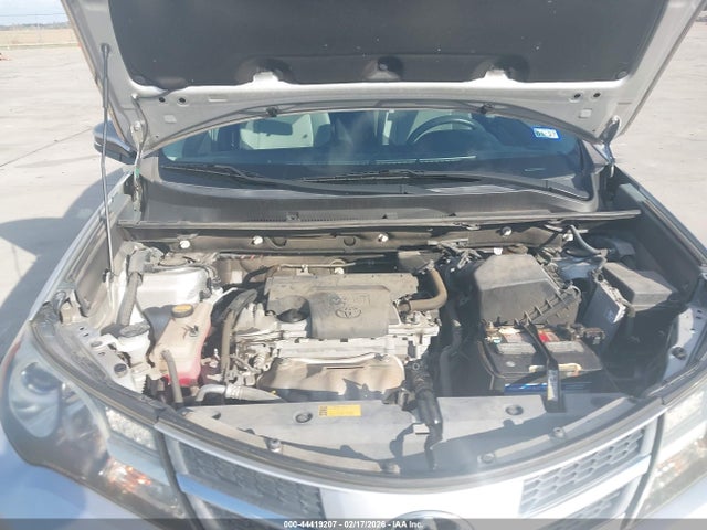 2T3WFREV9FW152476 Toyota Rav4 Xle