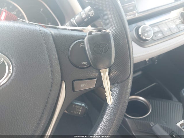 2T3WFREV9FW152476 Toyota Rav4 Xle