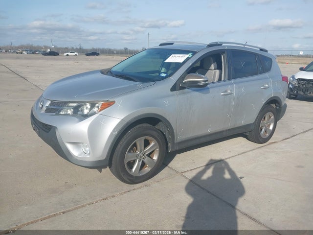 2T3WFREV9FW152476 Toyota Rav4 Xle