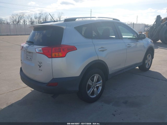 2T3WFREV9FW152476 Toyota Rav4 Xle
