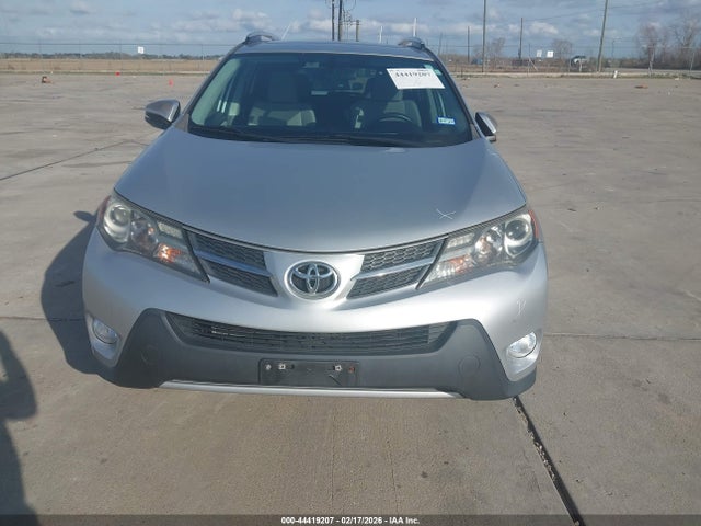 2T3WFREV9FW152476 Toyota Rav4 Xle