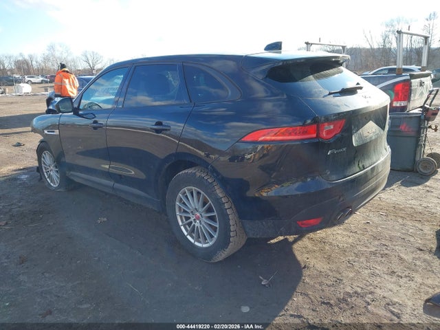 2017 JAGUAR F-PACE SADCS2BN5HA092325 Photo 2