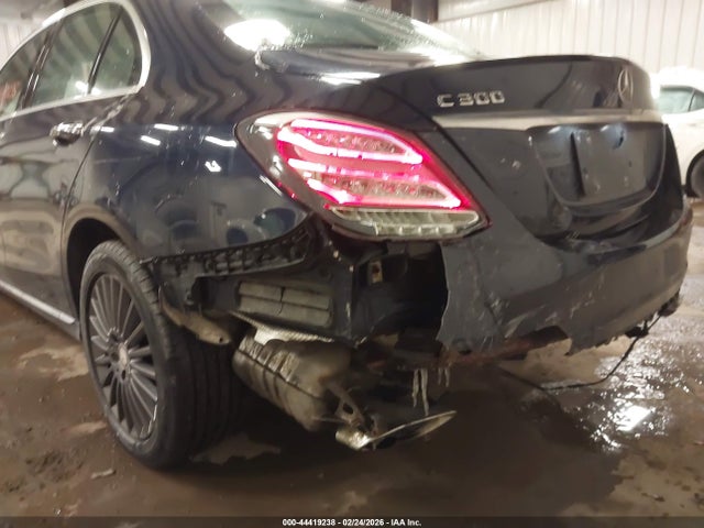 44419238 :رقم المزاد ، 55SWF4KB7FU021886 vin ، 2015 Mercedes-benz C 300 Luxury 4matic مزاد بيع