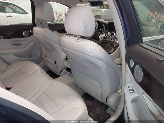 44419238 :رقم المزاد ، 55SWF4KB7FU021886 vin ، 2015 Mercedes-benz C 300 Luxury 4matic مزاد بيع