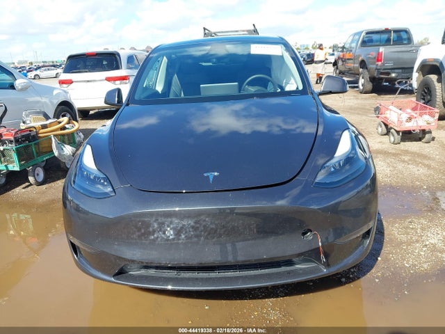 Продажа на аукционе авто 2024 Tesla Model Y, vin: 7SAYGDED8RF151994, номер лота: 44419338