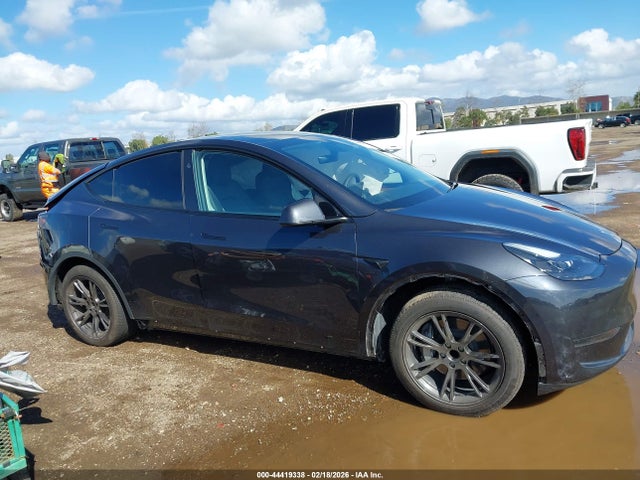 Продажа на аукционе авто 2024 Tesla Model Y, vin: 7SAYGDED8RF151994, номер лота: 44419338