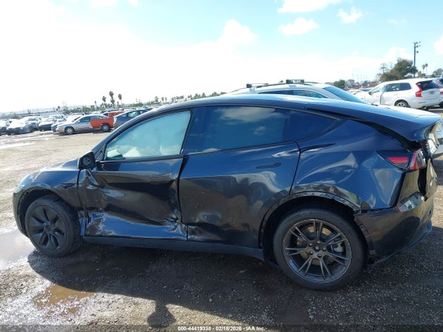Продажа на аукционе авто 2024 Tesla Model Y, vin: 7SAYGDED8RF151994, номер лота: 44419338