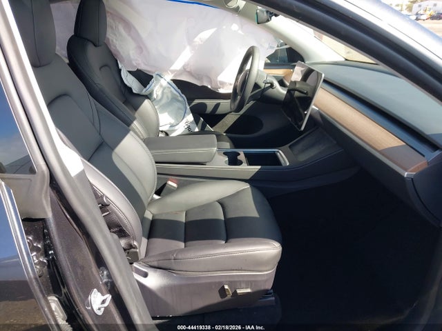 Продажа на аукционе авто 2024 Tesla Model Y, vin: 7SAYGDED8RF151994, номер лота: 44419338