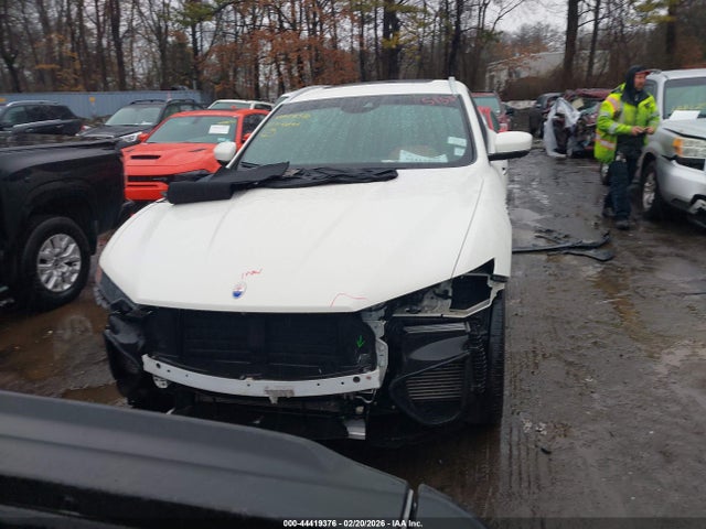 Продаж на аукціоні авто 2021 Maserati Levante S, vin: ZN661YUA9MX372103, номер лоту: 44419376