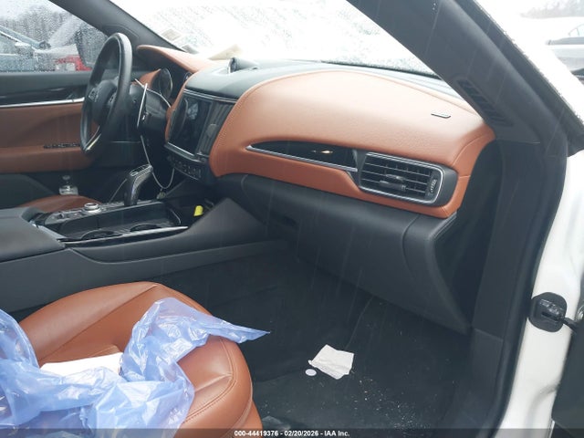 Продаж на аукціоні авто 2021 Maserati Levante S, vin: ZN661YUA9MX372103, номер лоту: 44419376