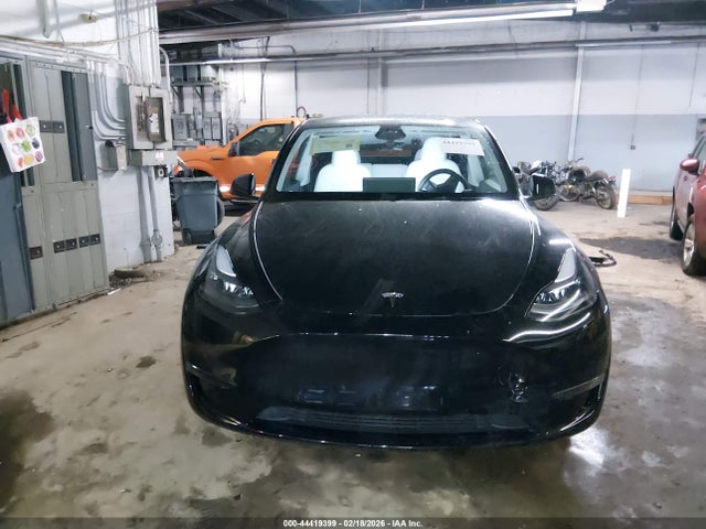 2025 Tesla Model Y Long Range Dual Motor All-wheel Drive მანქანა იყიდება აუქციონზე, vin: 7SAYGDEE7SF288889, აუქციონის ნომერი: 44419399