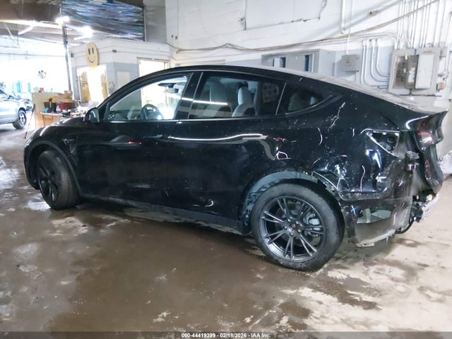 2025 Tesla Model Y Long Range Dual Motor All-wheel Drive მანქანა იყიდება აუქციონზე, vin: 7SAYGDEE7SF288889, აუქციონის ნომერი: 44419399