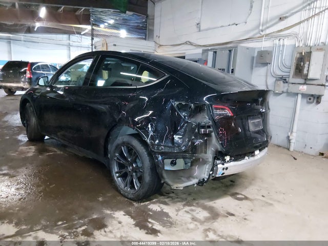 2025 Tesla Model Y Long Range Dual Motor All-wheel Drive მანქანა იყიდება აუქციონზე, vin: 7SAYGDEE7SF288889, აუქციონის ნომერი: 44419399