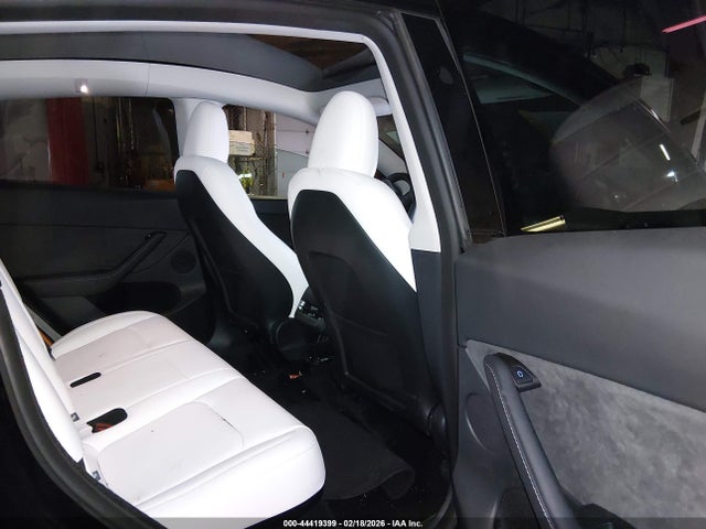 2025 Tesla Model Y Long Range Dual Motor All-wheel Drive მანქანა იყიდება აუქციონზე, vin: 7SAYGDEE7SF288889, აუქციონის ნომერი: 44419399